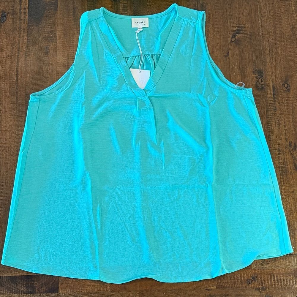 Andree By Unit Mint V-Neck Sleeveless Blouse